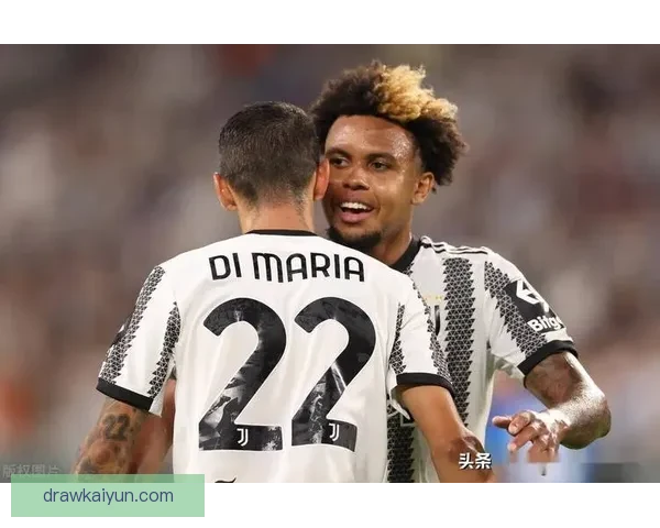 麦肯尼的风格分析显示其在场上表现稳健，有效提升球队竞争力。